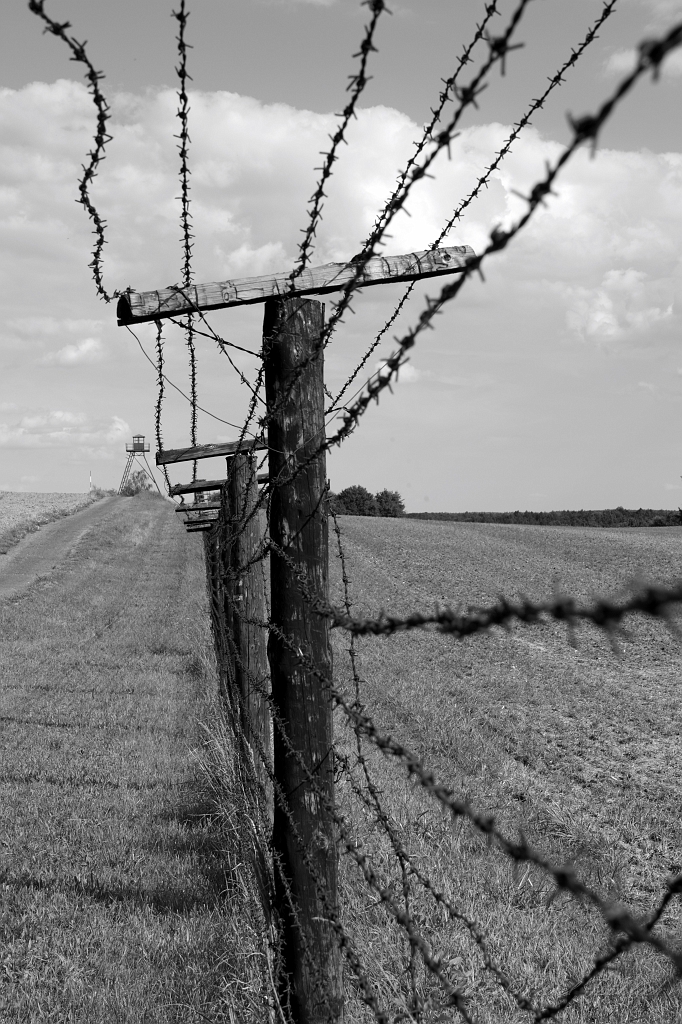 Zelezna opona, pozustatek komunismu (Cizov).JPG